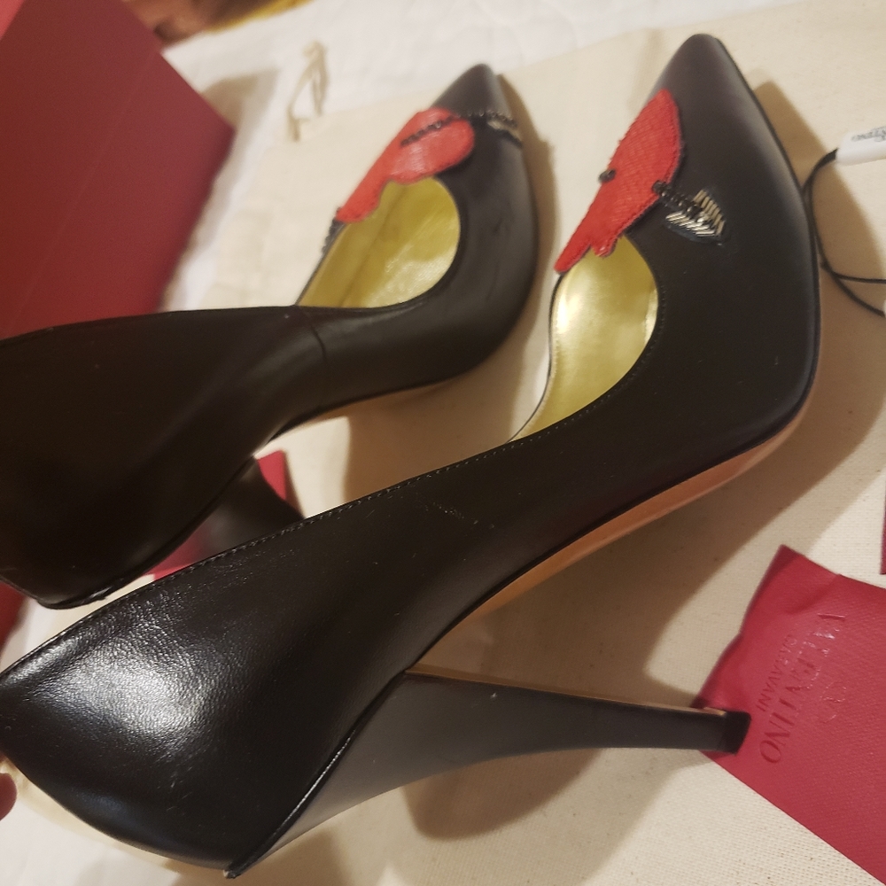 Shoes - Picture 5 of 8